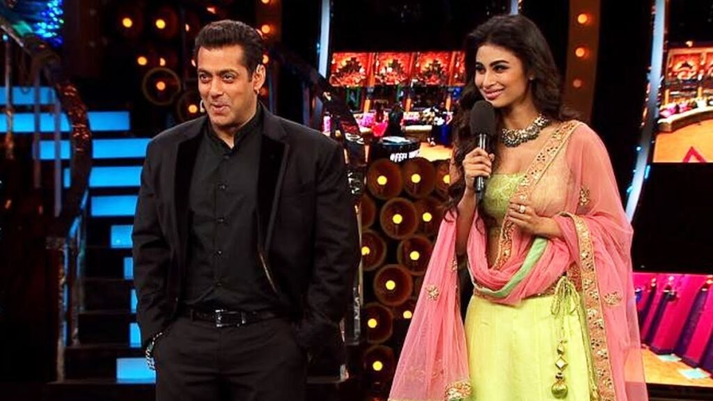 Mouni Roy